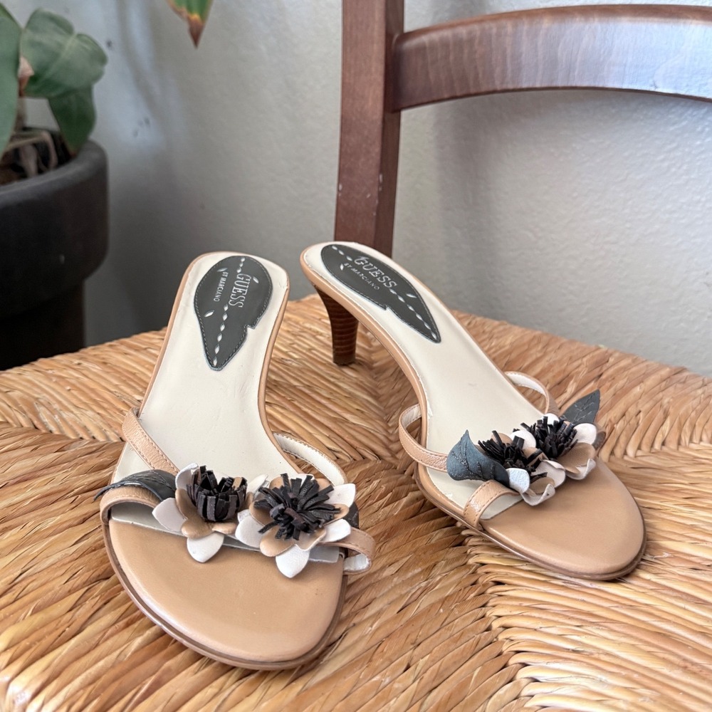 Vintage Y2K Guess Women 8M Tan Leather Floral Kitten Heel Mules Sandals Shoes